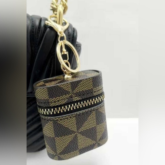 NWOT AirPod case cover - Picture 1 of 3